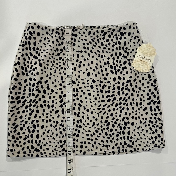 Altar'd State Women's Dotted  Cream and Black Skirt - Size S - NEW With Tags. - Picture 6 of 9